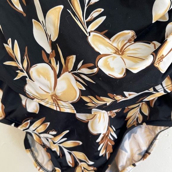 Jantzen Black and Cream Swimwear - Picture 3 of 7